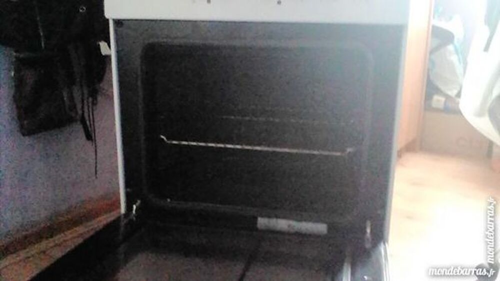 Cuisini&egrave;re vitroc&eacute;ramique Electroménager