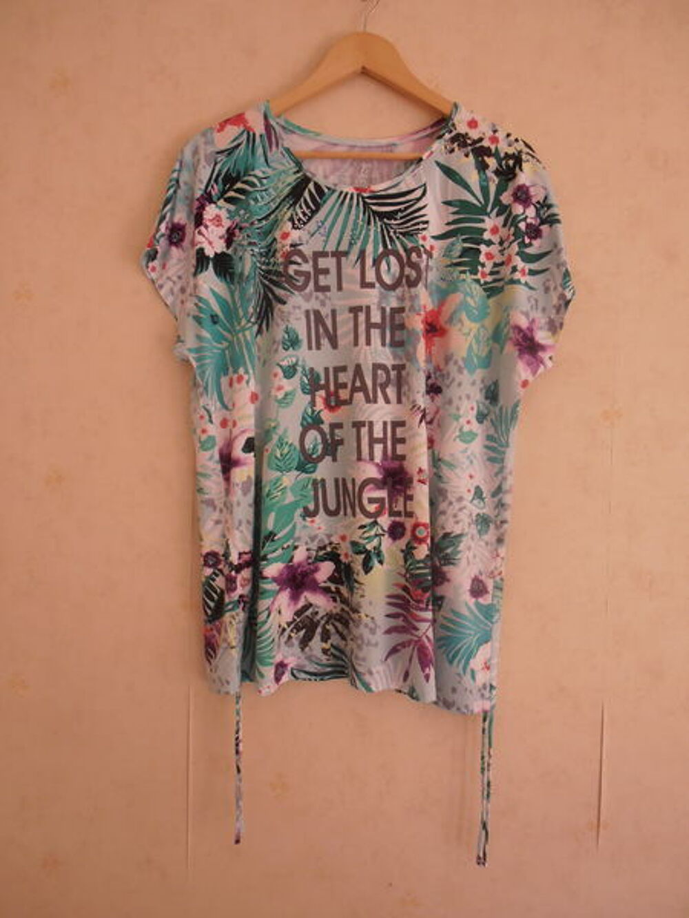 Tee-shirt fleuri (77) Vêtements