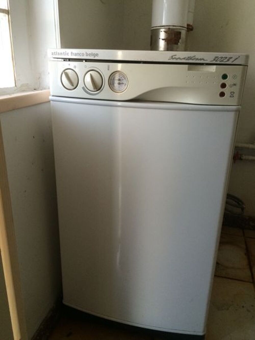 Chaudi&egrave;re,cuve,5 radiateurs en fonte et 1 radiateur sdb Bricolage