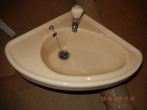 lave-mains d'angle couleur crme 12 Gognies-Chausse (59)