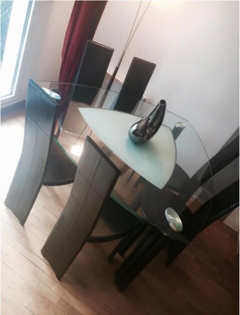 chaises cuir de vachette Roche Bobois 1200 Paris 15 (75)