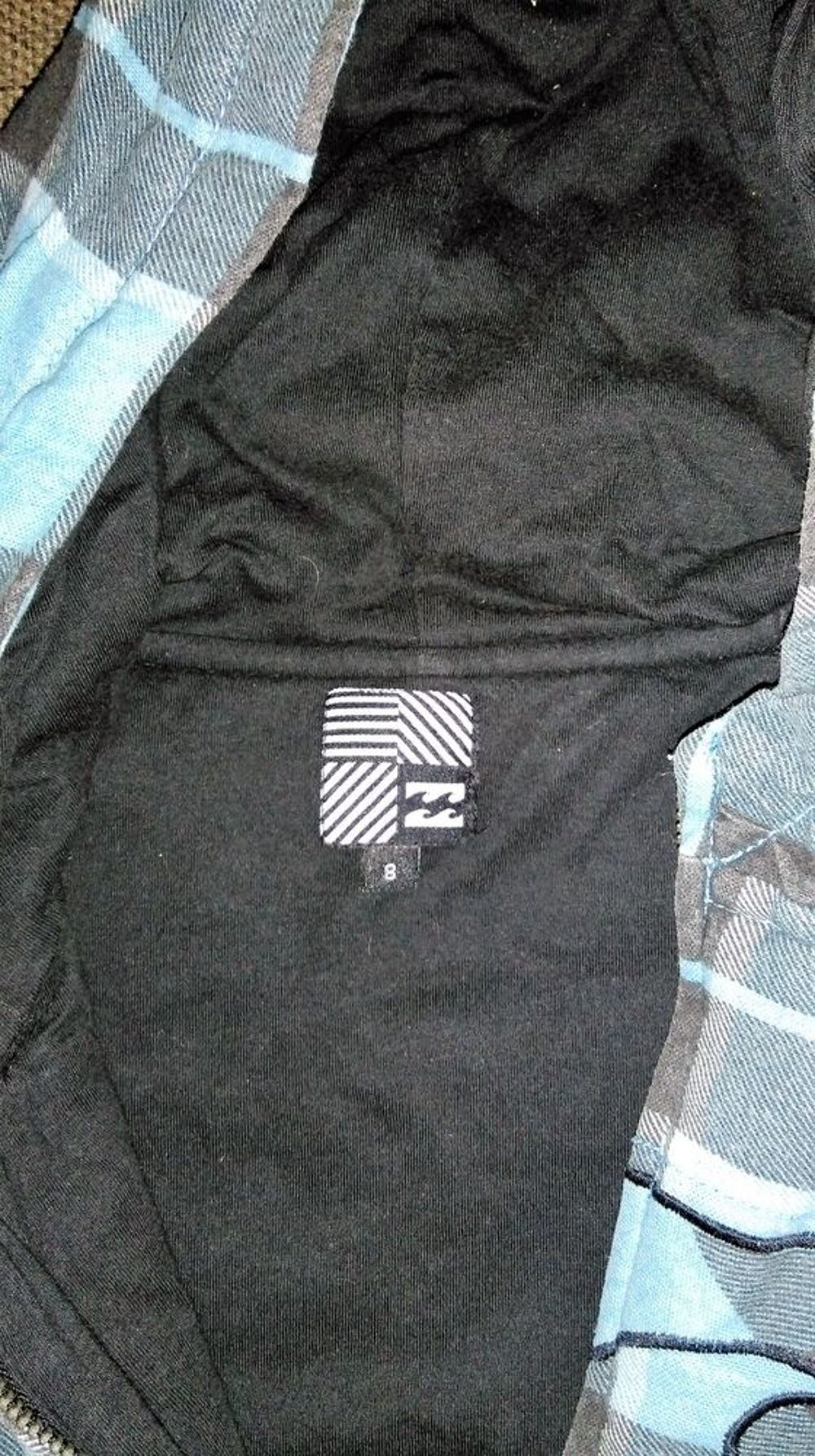 Veste capuche bilbalong 8 ans &eacute;tat correct Vêtements enfants
