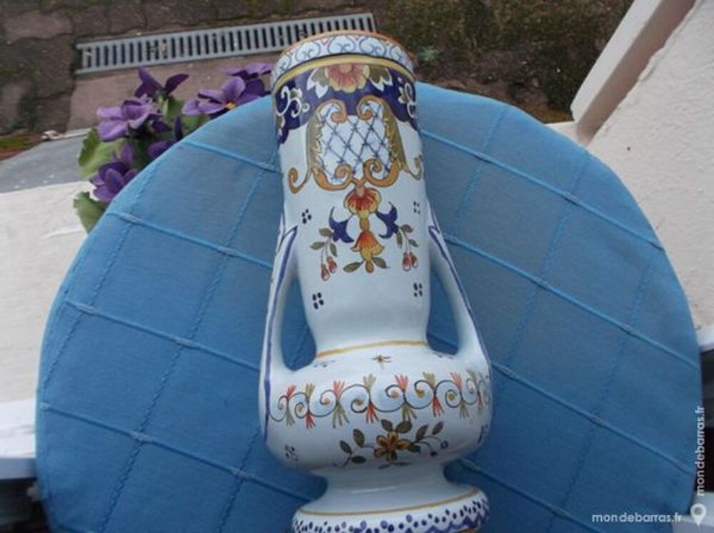 Vase faience de Rouen ou Desvres sign&eacute; J.Verlingue Dcoration