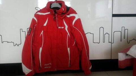 Blouson rouge monitrice ESF 80 Grenoble (38)