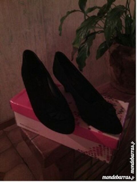 CHAUSSURES 15 Boury-en-Vexin (60)