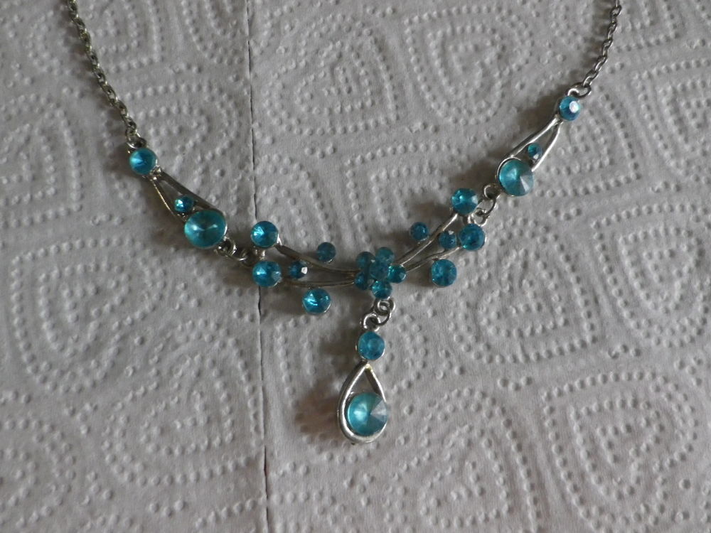 COLLIER N&deg;4 PENDENTIF BLEU CLAIR Bijoux et montres