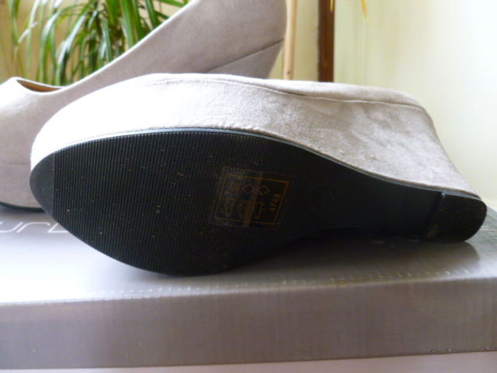 Chaussures semelles compens&eacute;es Vêtements
