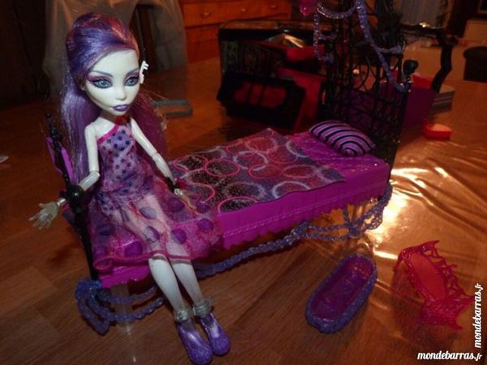 Lit + poup&eacute;e Monster High Jeux / jouets