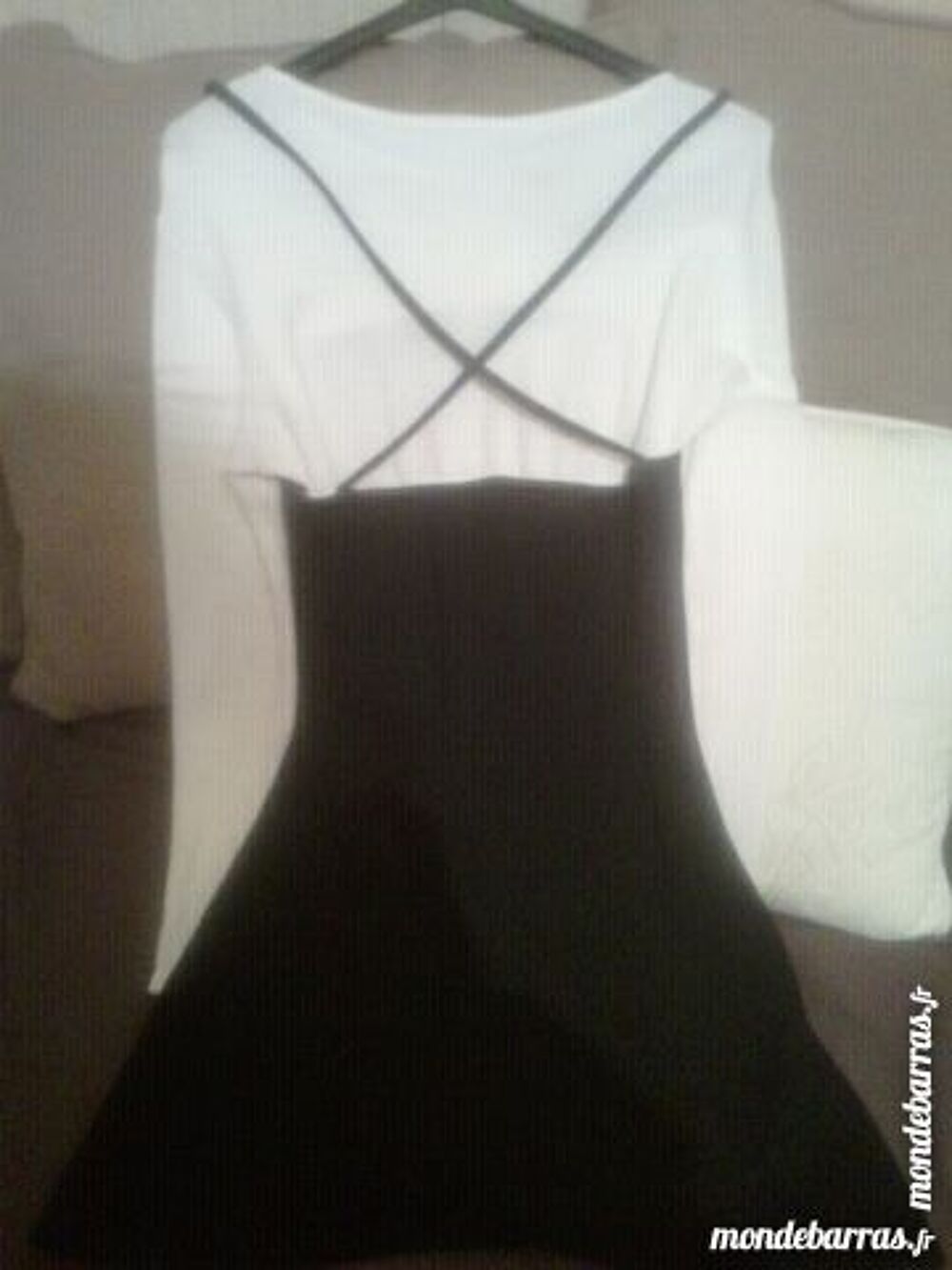 Robe noire et blanche Vêtements