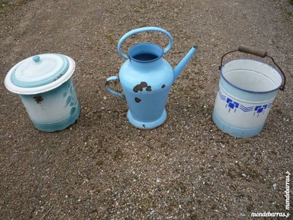 Broc &agrave; eau &eacute;maill&eacute; bleue/seaux de toilette 