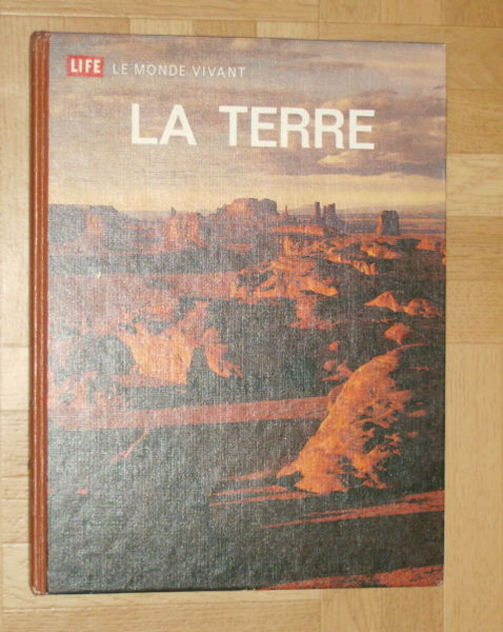 Livre la terre (Arthur Beiser) collection Time Life Livres et BD