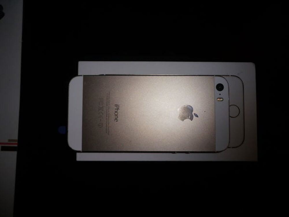 iphone 5 S avec chargeur et ecouteurs Téléphones et tablettes