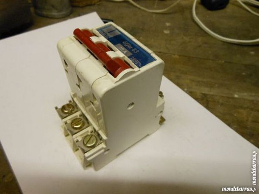 disjoncteur UNELEC de 10 &agrave; 32 A p56 Bricolage