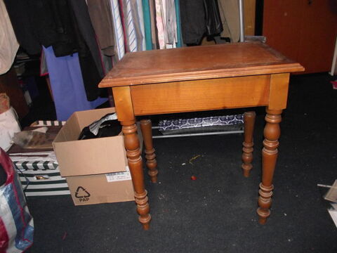 PETITE TABLE EN MERISIER 47 Dijon (21)