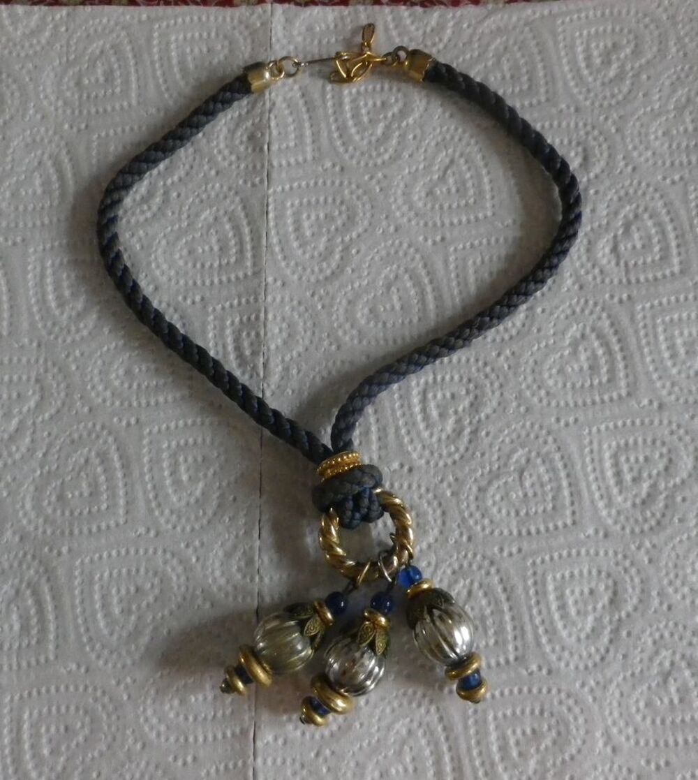COLLIER BLEU 3 PENDENTIFS Bijoux et montres