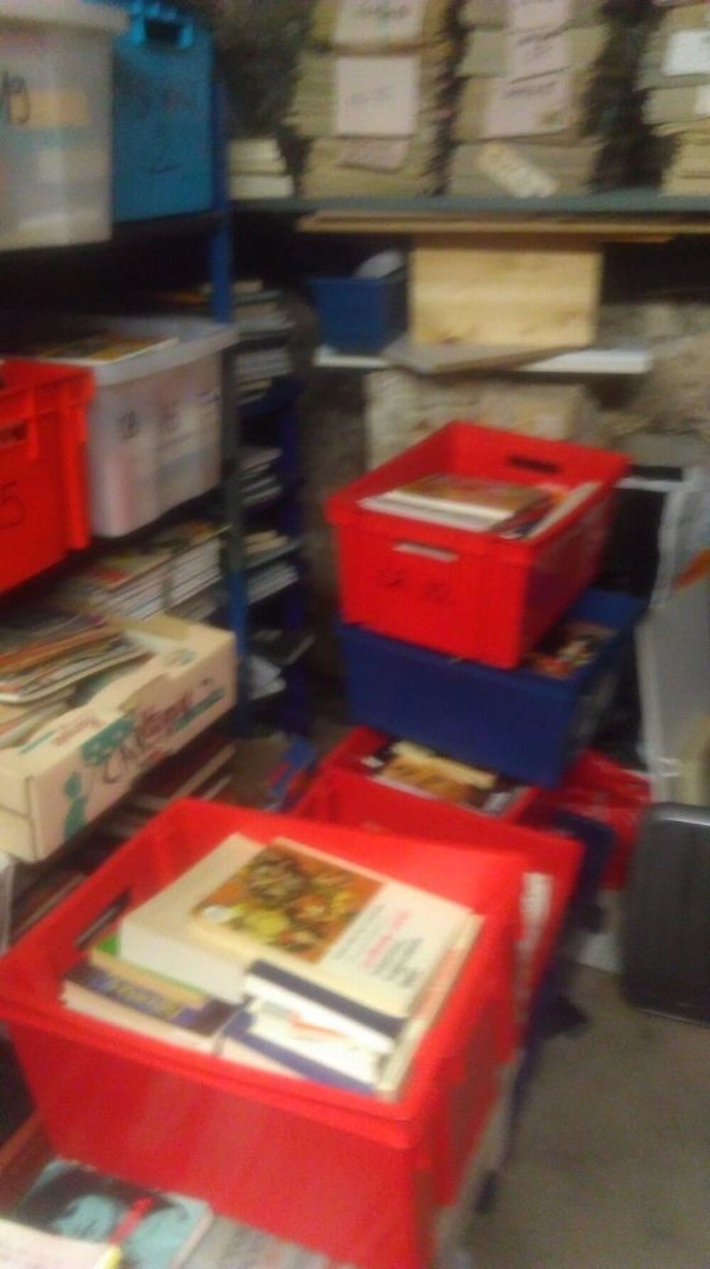 ENORME LOT : PLUS DE 8000 LIVRES ET REVUES Livres et BD