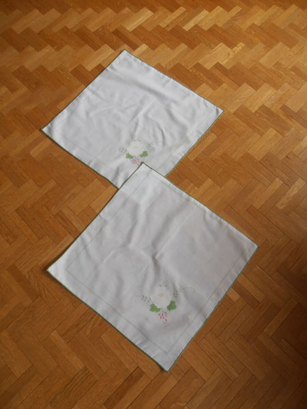 2 Serviettes motif fleuri (79) Cuisine