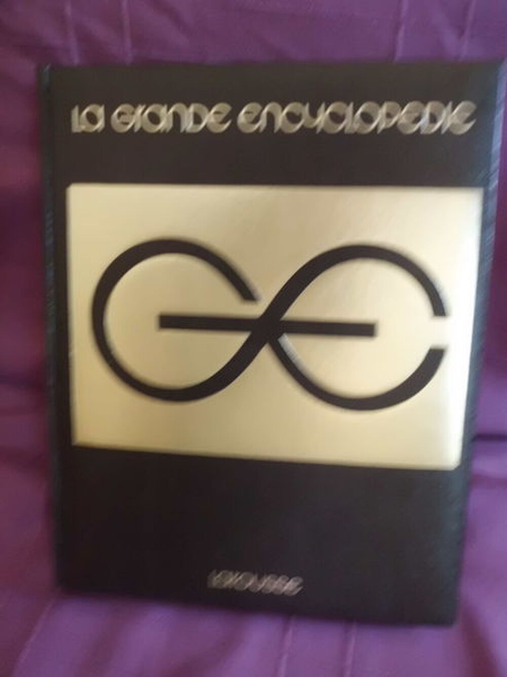 ENCYCLOPEDIE LAROUSSE
Livres et BD
