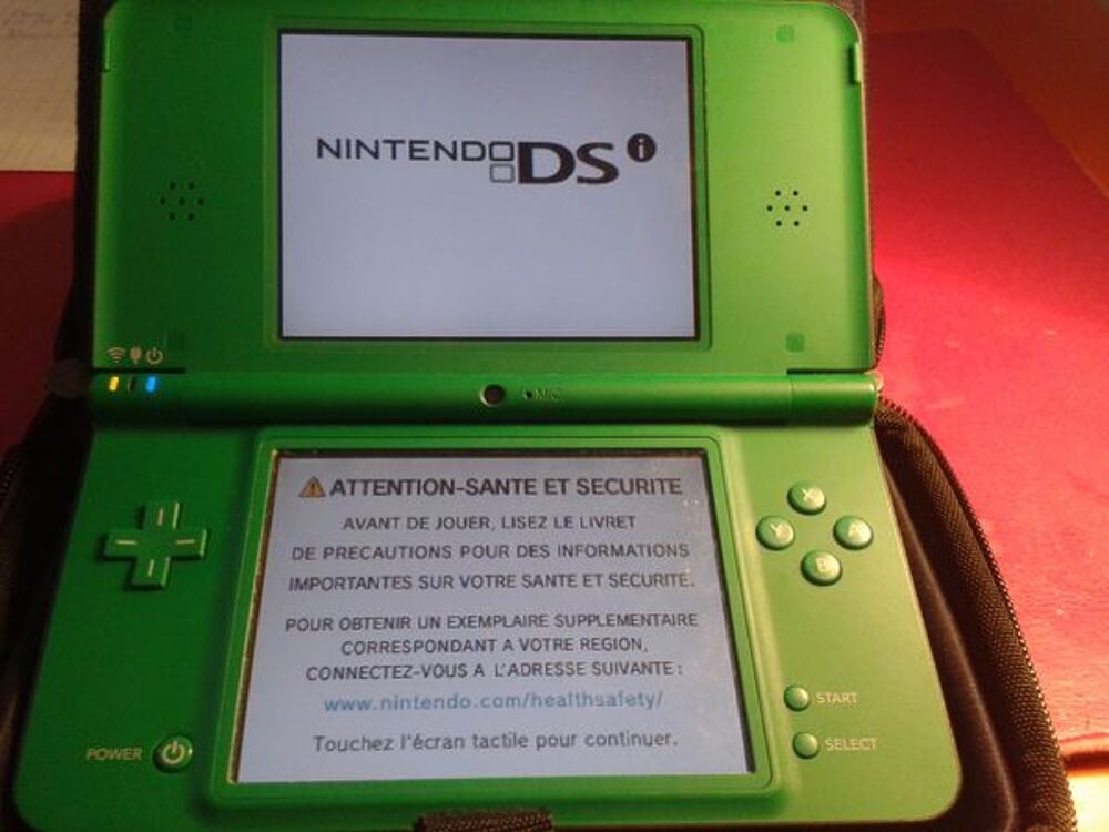 Console DS XL lite et pochette de protection Consoles et jeux vidos