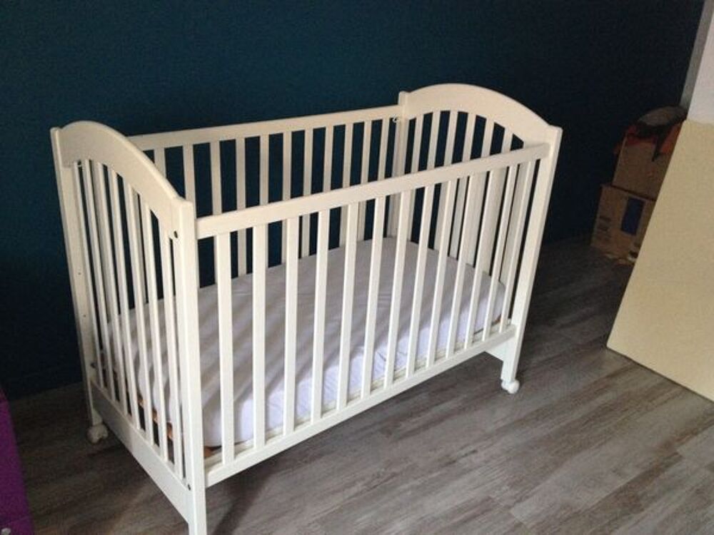 Lit b&eacute;b&eacute; barreaux Mobilier enfants