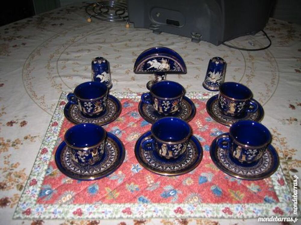 service &agrave; caf&eacute; bleu fonc&eacute; Décoration