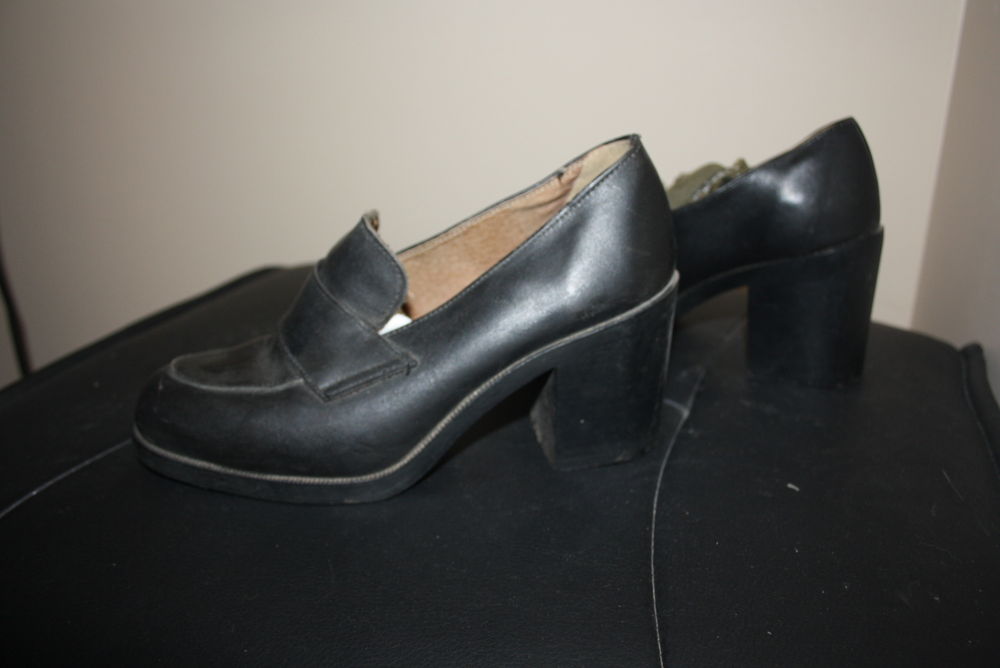 Mocassins, balcktie, en cuir pointure 37 style richelieu Chaussures