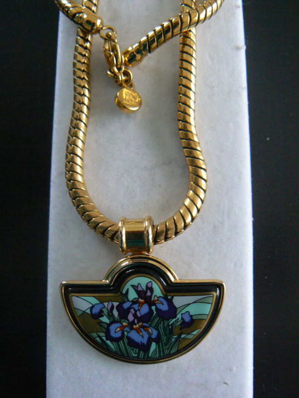 boucles d'oreille, cha&icirc;ne et pendentif bijoux Freywille Bijoux et montres
