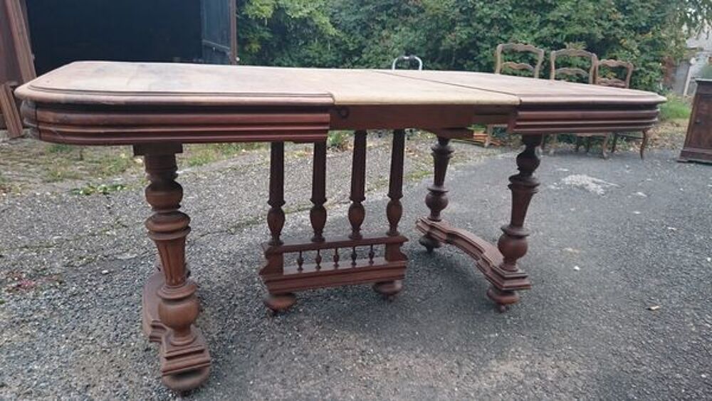 table noyer henri II + chaises Meubles