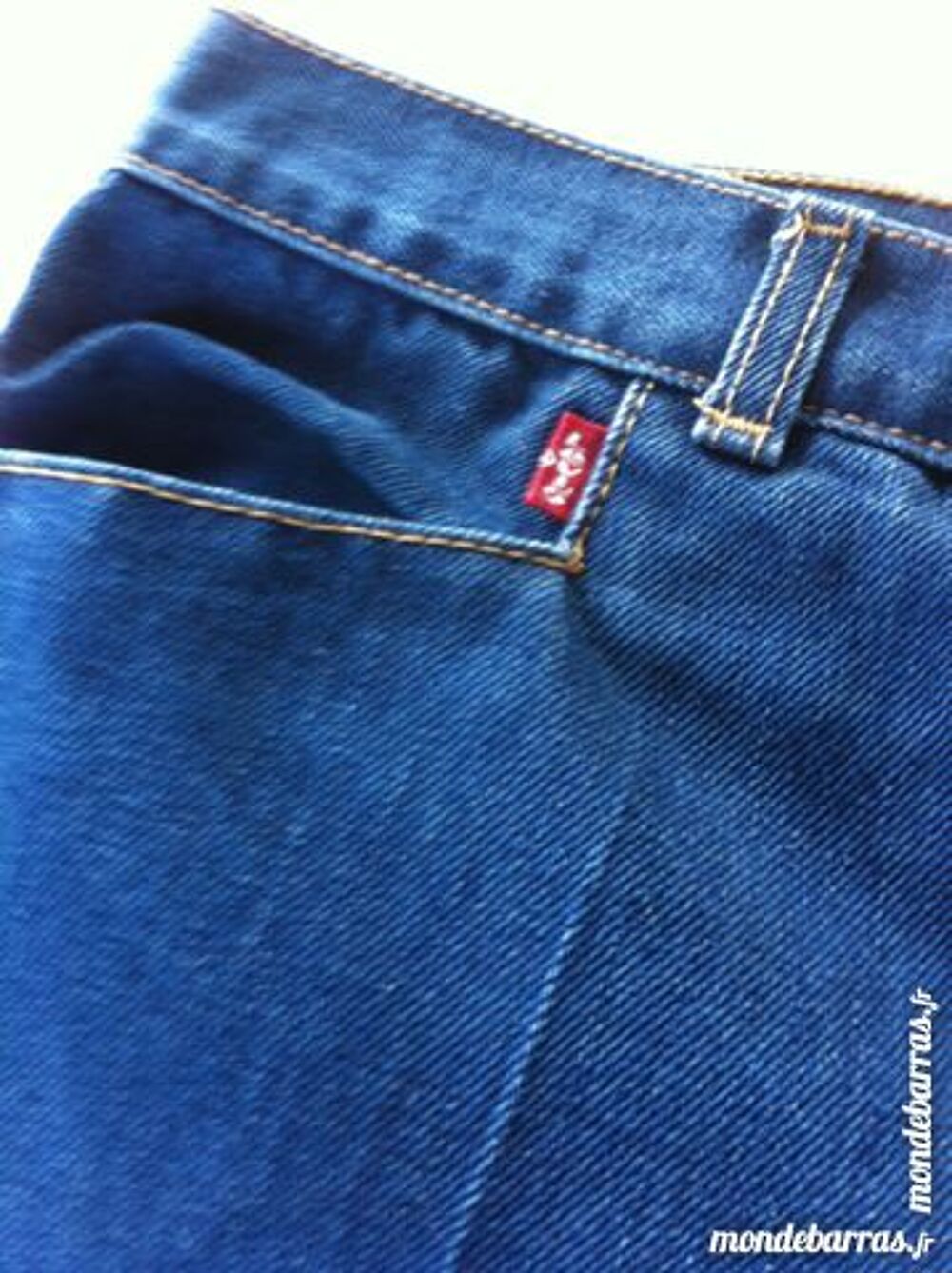 pantalon jean LEVIS (&eacute;tat neuf) V�tements