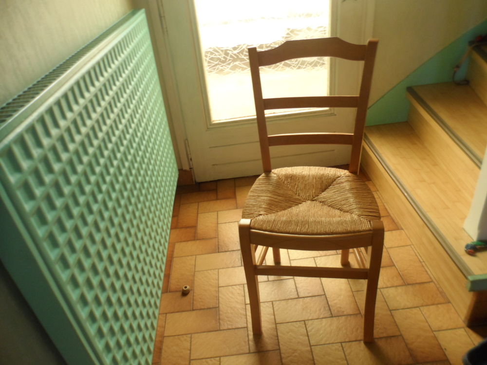 4 chaises paill&eacute;es Meubles