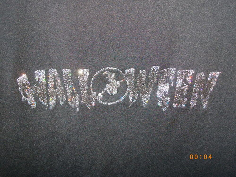 joli tee shirt sp&eacute;cial halloween neuf noir sans manche T 3 Vêtements