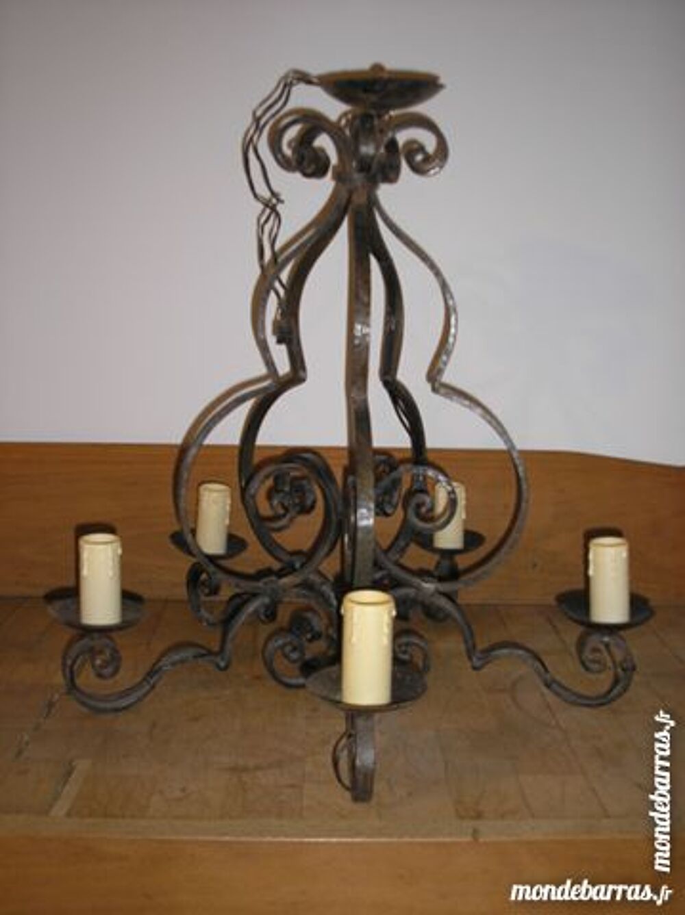 LUSTRE EN FER FORGE Meubles