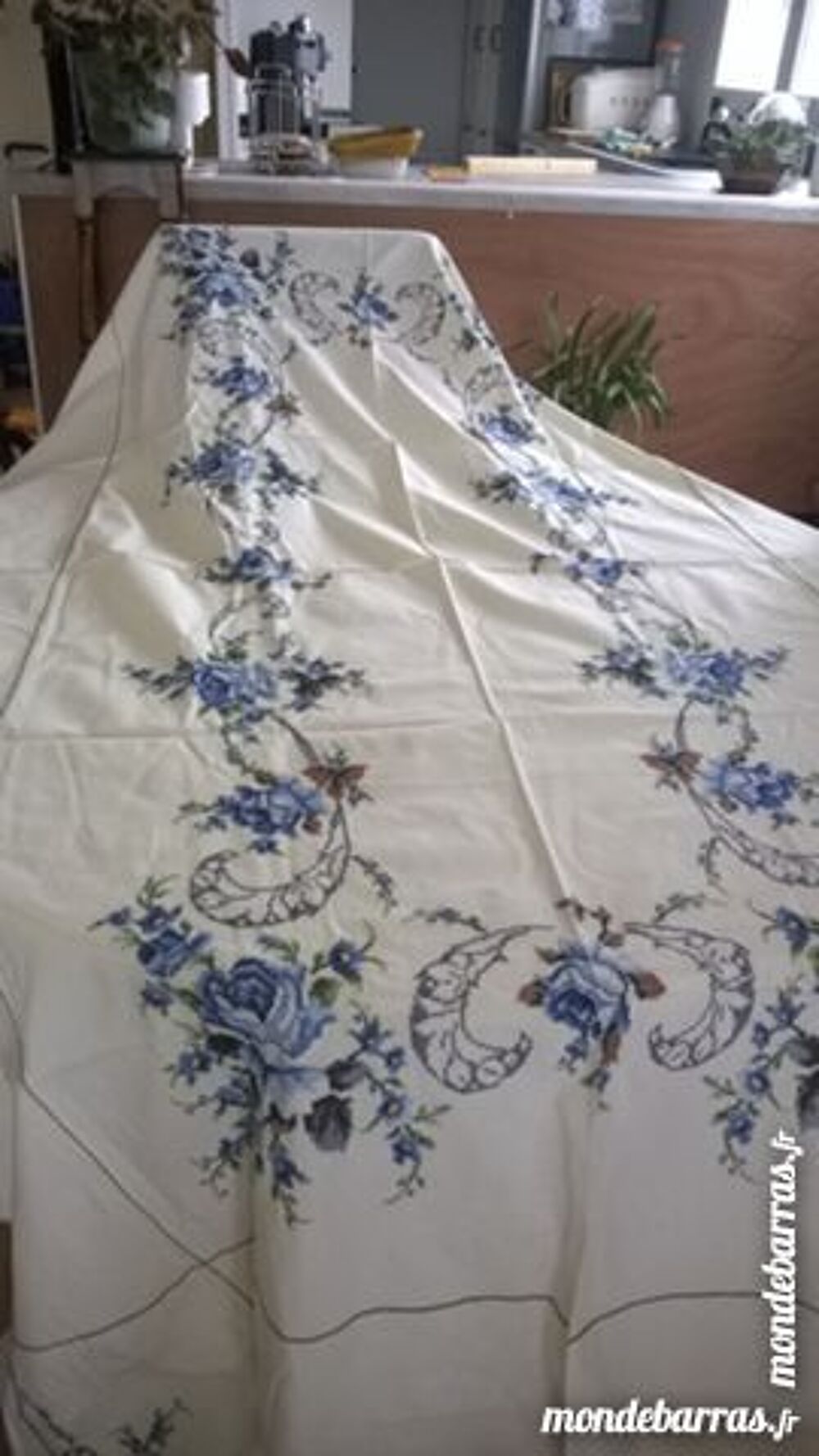 grande nappe brod&eacute;e main Cuisine