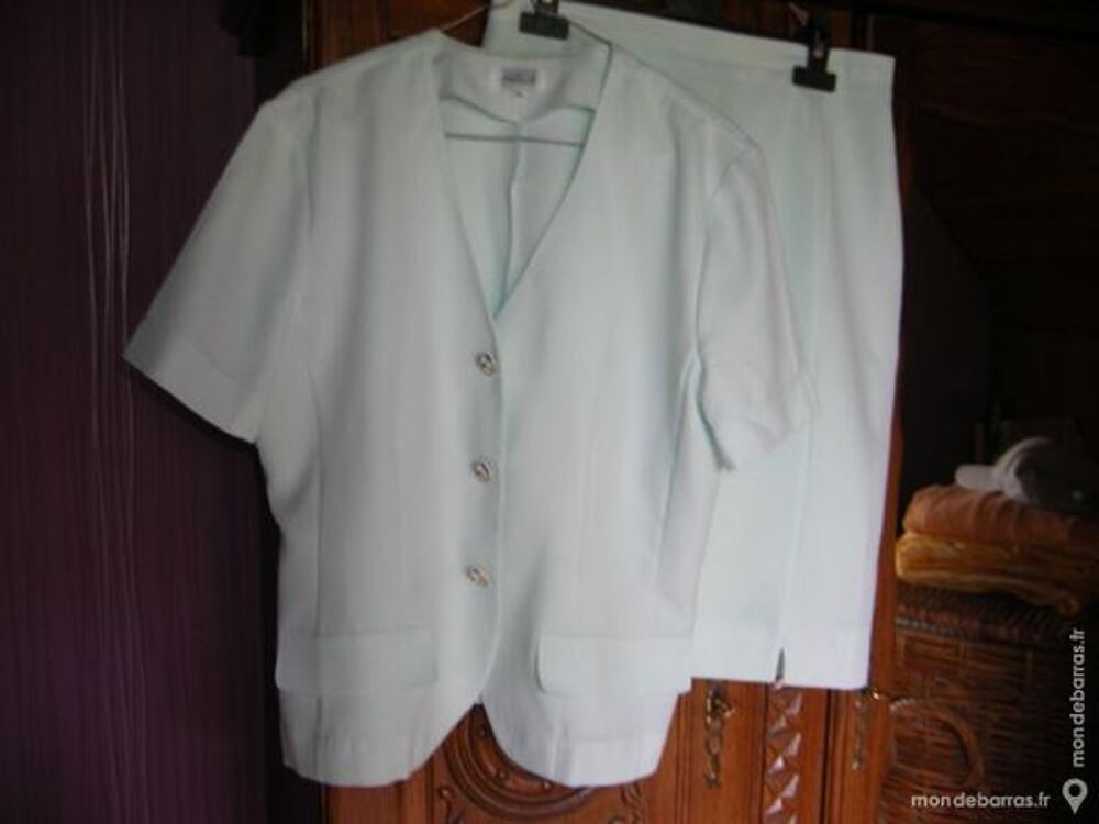 tailleur vert p&acirc;le taille 44 Vêtements