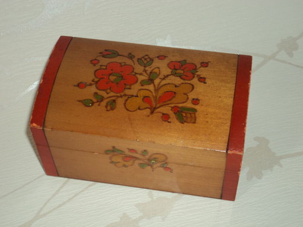 ancien COFFRET en BOIS peint Décoration