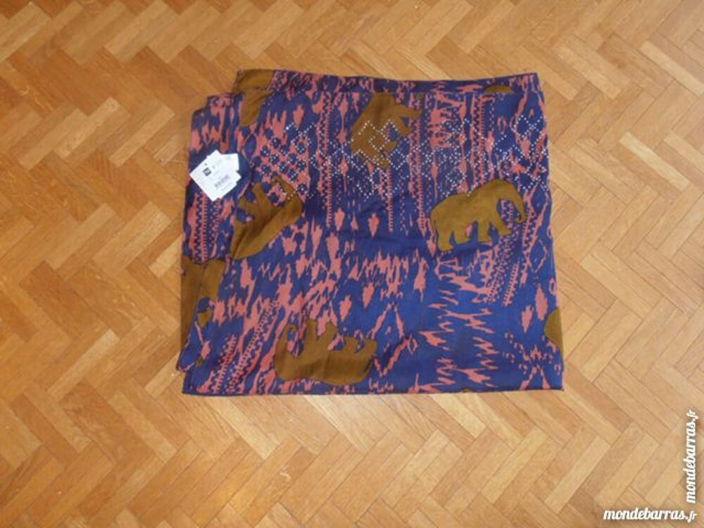 Foulard, &eacute;tole, par&eacute;o Bijoux et montres