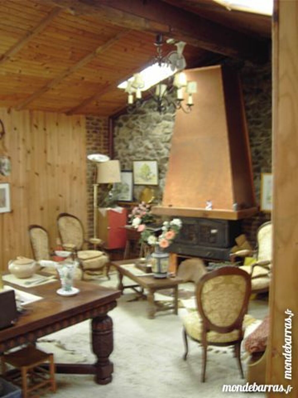 3 fauteuils et une chaise style Louis XV. Meubles