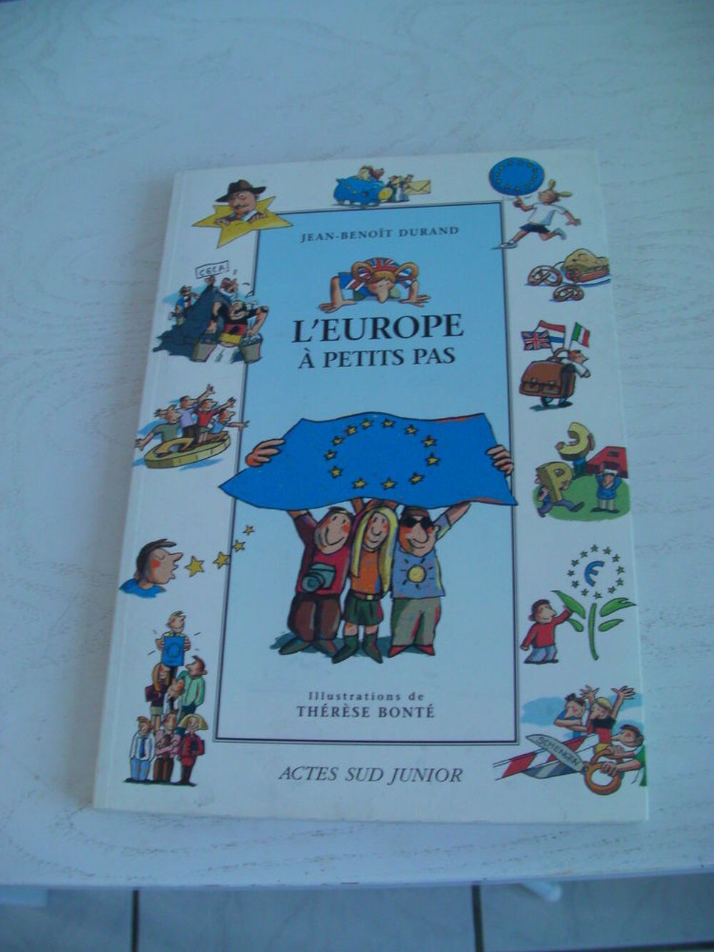 CONTES D'EUROPE - L'EUROPE A PETITS PAS Livres et BD