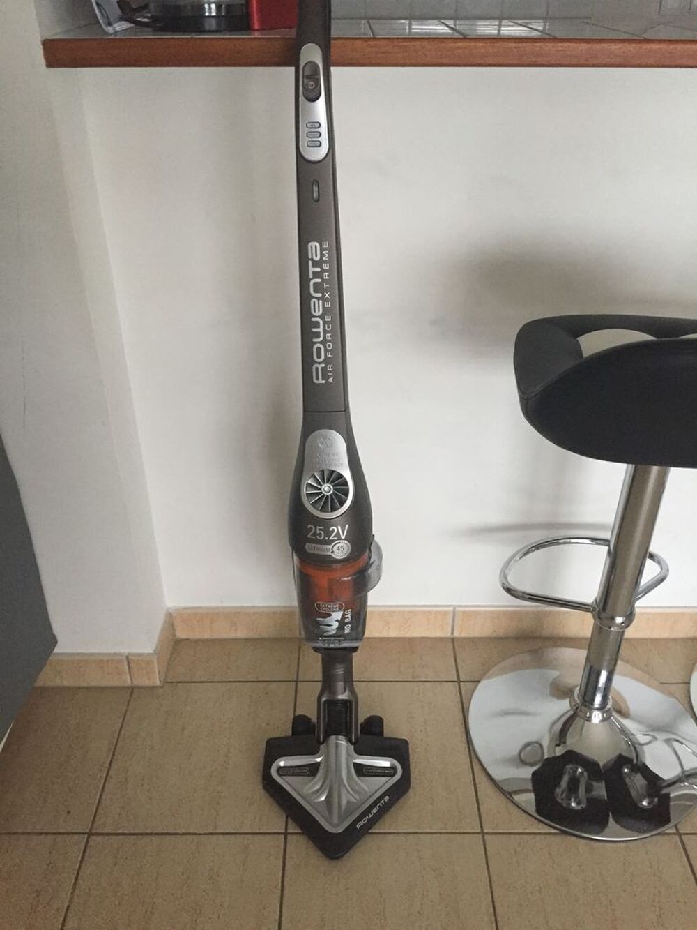 ROWENTA air Force extreme lithium : r&eacute;f&eacute;rence RH 8829WO 25V Electrom�nager