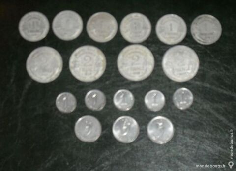 Lot de 18 pices de type Morlon et Epi 20 Montreuil (93)