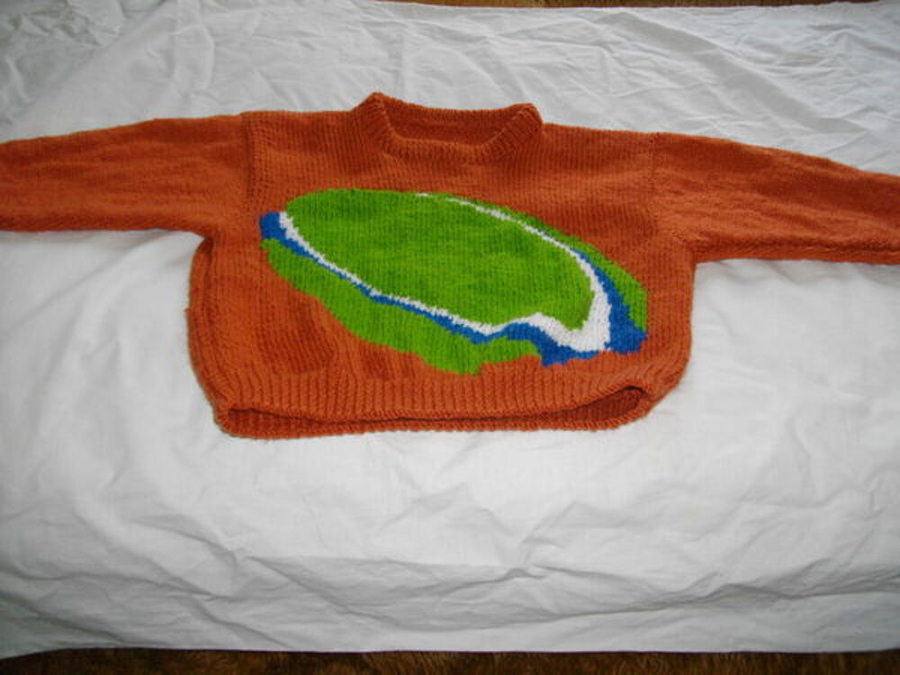 PULL MARRON "BALLON DE RUGBY" EN LAINE Vêtements enfants
