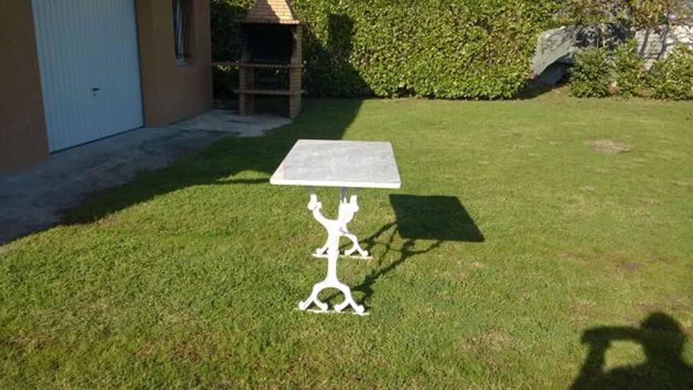 table bis trot plus deux chaises Meubles