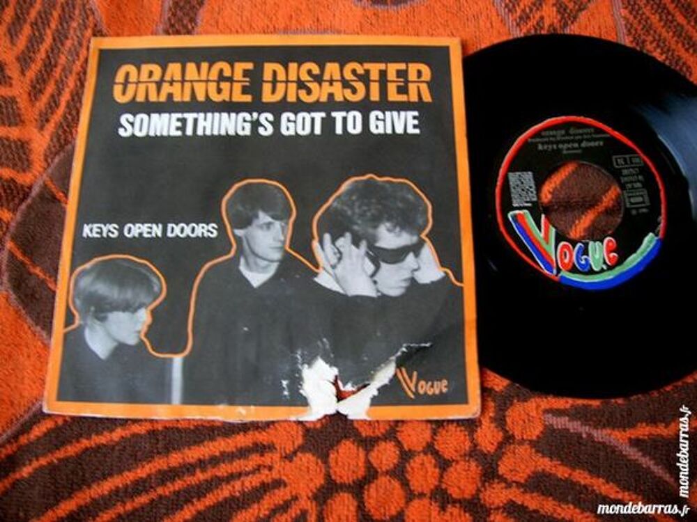 45 TOURS ORANGE DISASTER Something's go to give CD et vinyles