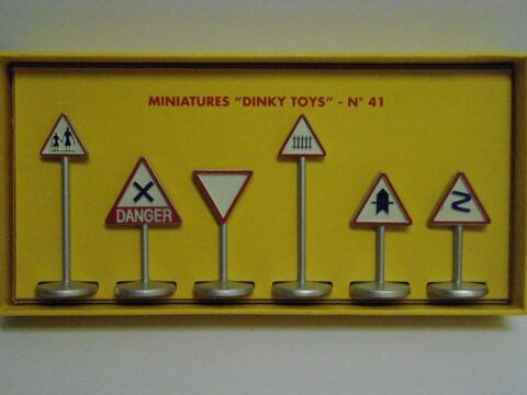 Panneaux de signalisation routire - Dinky Toys 18 Follainville-Dennemont (78)