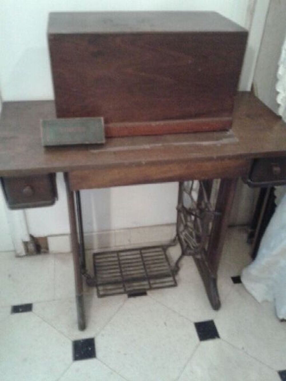 Machine &agrave; coudre ancienne 
