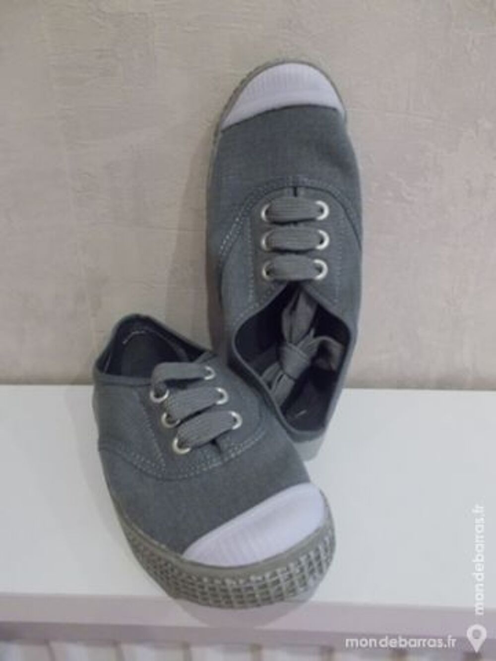 TENNIS TOILE NEUVE MIXTE GRIS-VERT POINTURE 30 Chaussures