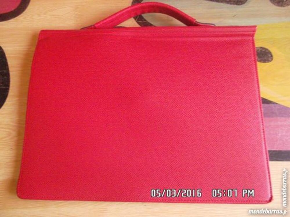 POCHETTE ROUGE PORTE-DOCUMENTS Bijoux et montres