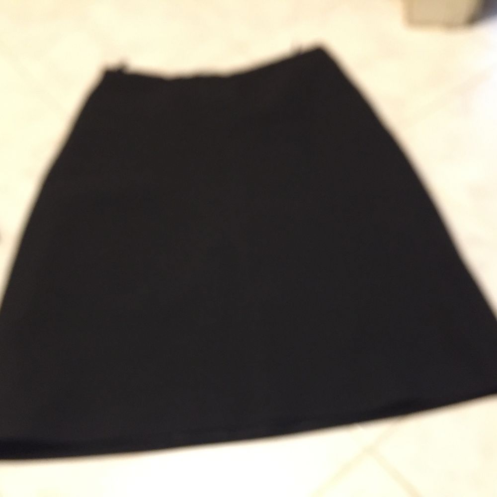 JUPE NOIRE DROITE T. 40 Vêtements