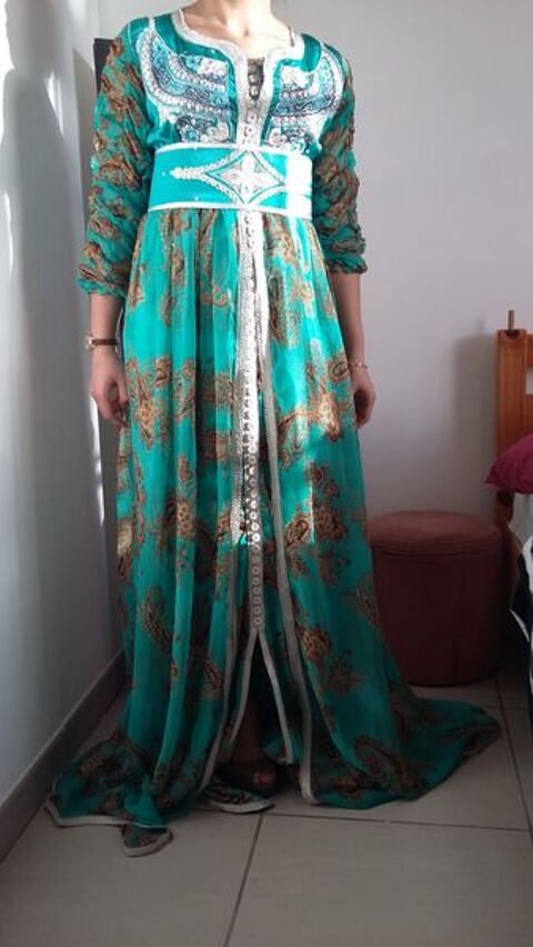 Caftan-takchita 50 Sainte-Ccile-les-Vignes (84)