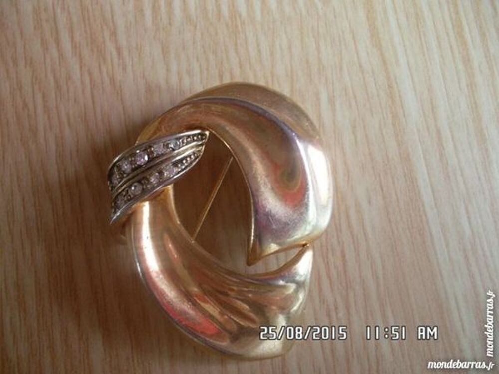 BROCHE DOREE Bijoux et montres